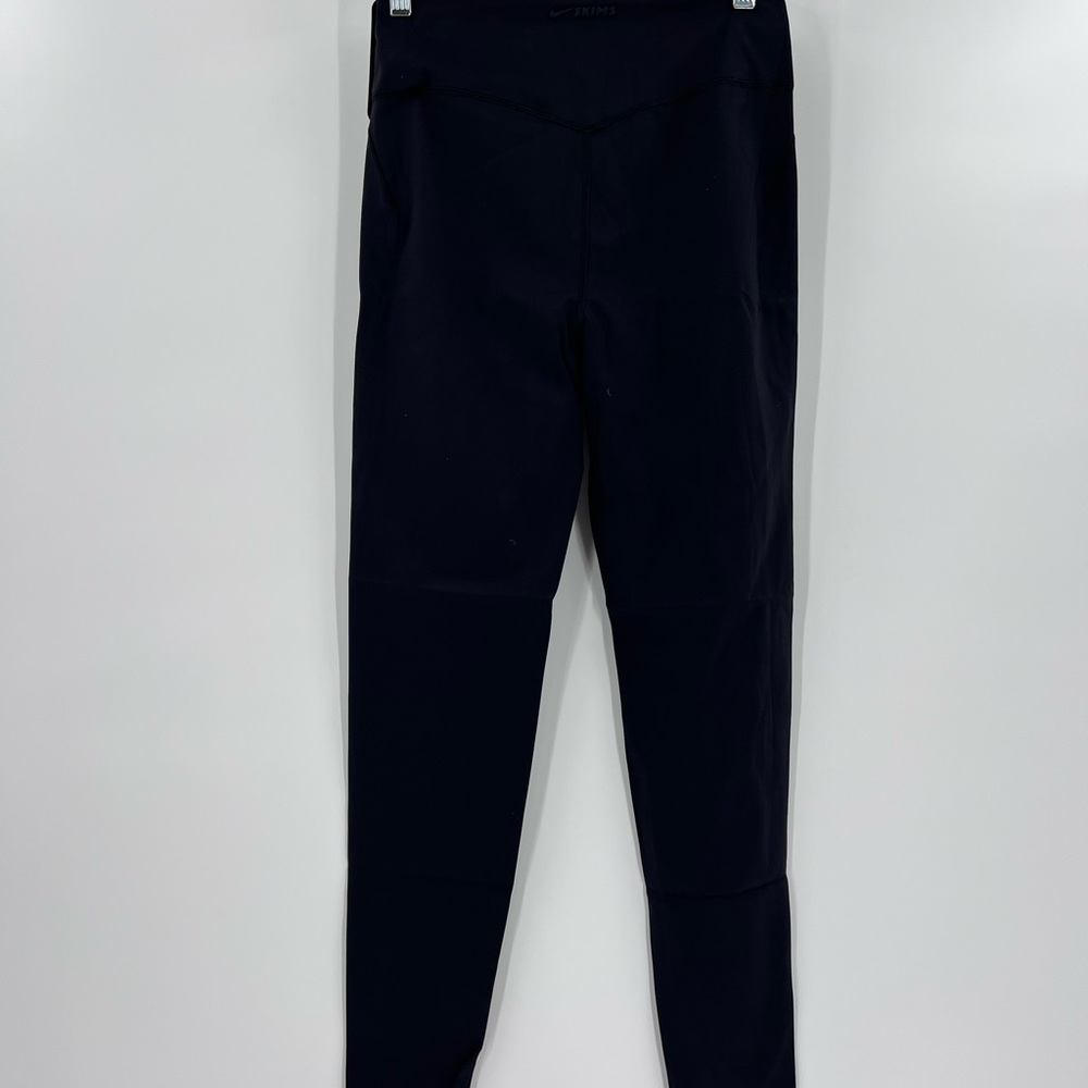 NikeSKIMS Matte Women's High-Waisted 26" Leggings medium - Picture 10 of 16